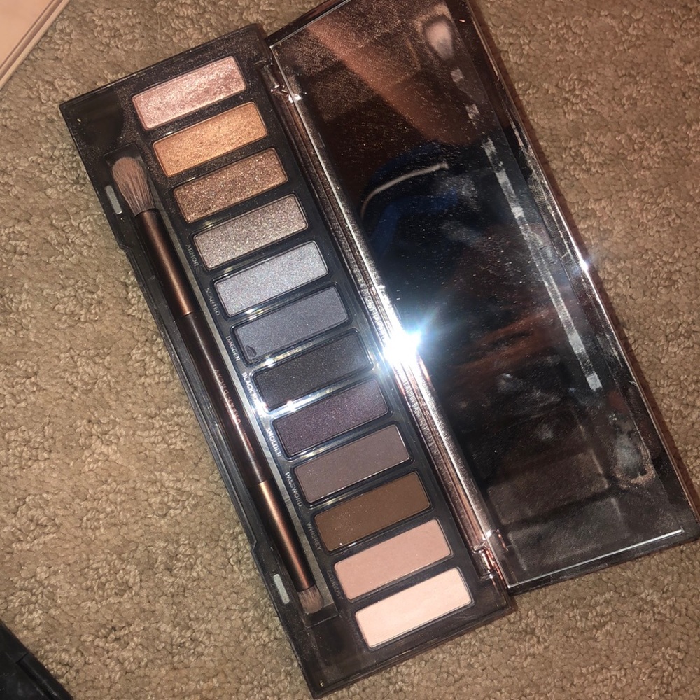 Naked smoky pallet